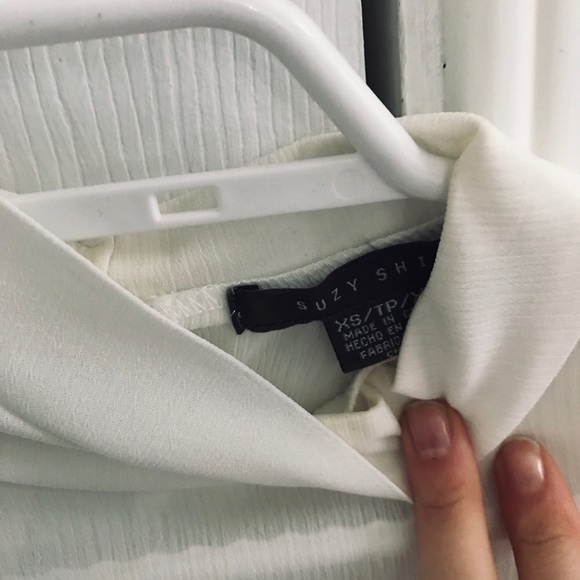 Elegant Flowing Top - Picture 2 of 3